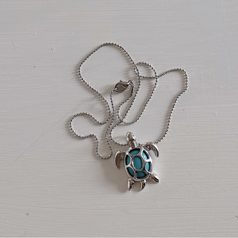 Glossy silver sea Turtle pendant necklace